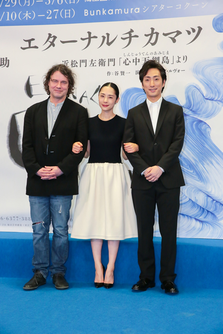左から、デヴィッド・ルヴォー、深津絵里、中村七之助　　撮影：福井麻衣子