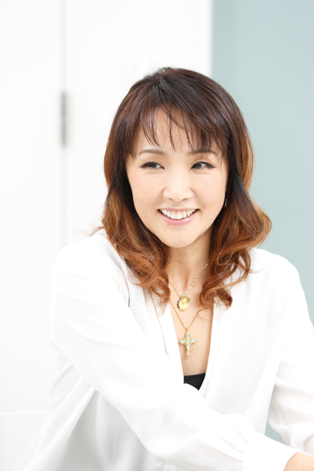 濱田めぐみ、女性の自立を描いたソロ・ミュージカルに挑戦 | チケット