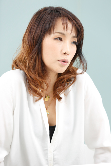 濱田めぐみ、女性の自立を描いたソロ・ミュージカルに挑戦 | チケット
