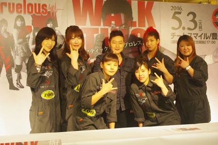 写真左からＫＡＯＲＵ、雫有希、杉浦一美、長与千種、桃野美桜、彩羽匠、渡辺智子