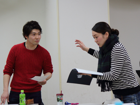 ミュージカル『アップル・ツリー』稽古場より。杉浦奎介、和田清香