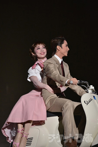 宝塚雪組が不朽の名作『ローマの休日』を上演 | チケットぴあ