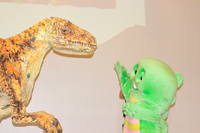 アウストラロヴェナトルのパペットとガチャピン