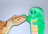 アウストラロヴェナトルのパペットとガチャピン