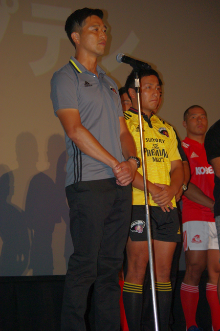 (写真左より)サントリーサンゴリアス・沢木敬介監督、流大主将