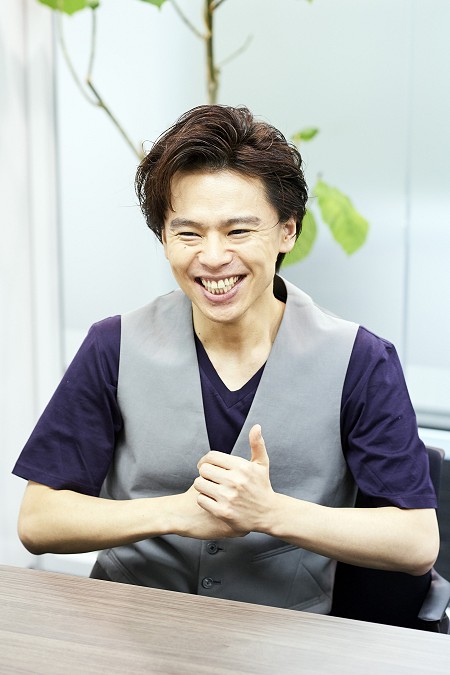 中川晃教　（撮影：早川達也　衣裳：BRAND COLLECT）