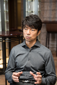 仲村トオル 撮影：白井由香里