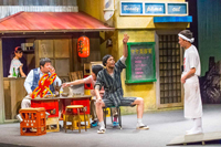 ヨーロッパ企画第35回公演『来てけつかるべき新世界』　舞台写真：清水俊洋