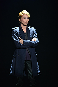 宝塚雪組、大人ムードの芝居＆ホットなショーが開幕 | チケット