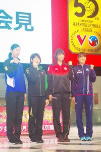 (写真左より)トヨタ車体・荒木絵里香、JT・田中瑞稀、NEC・古賀紗理那、岡山・山口舞