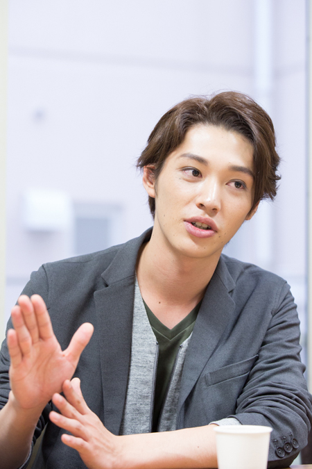 安西慎太郎　　撮影：石阪大輔