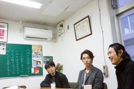 左から、松田凌、安西慎太郎、谷口賢志　　撮影：石阪大輔