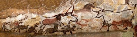 映像シアターで再現される壁画「牡牛の広間」　(C)SPL Lascaux international exhibition