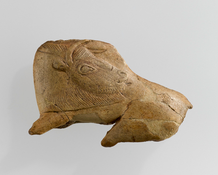 《体をなめるバイソン》フランス国立考古学博物館所蔵 (C)RMN-Grand Palais(musee de la Prehistoire des Eyzies)/Rene-Gabriel Ojeda