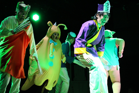 舞台 ギャグマンガ日和 曲者揃いで開幕 チケットぴあ 演劇 演劇