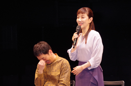 会見より。左から、栗原英雄、戸田恵子