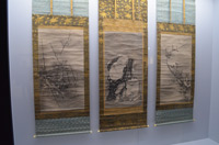 雪村筆《欠伸布袋・紅白梅図》　茨城県立歴史館蔵【展示期間：3月28日～5月21日】
