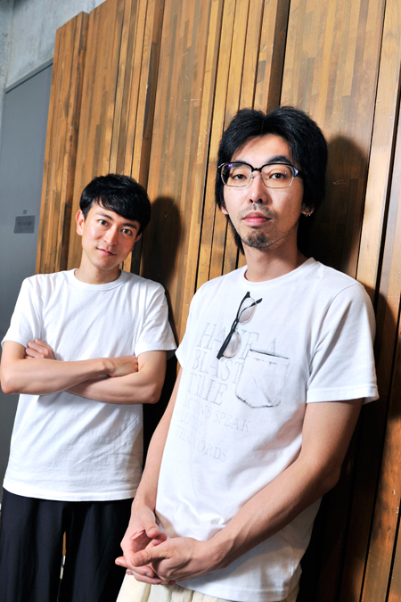 左から、篠山輝信、柄本時生　　撮影：桑原克典