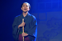 松之助役　平野 良　　撮影：鏡田 伸幸