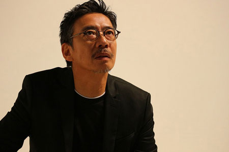 生瀬勝久が 王 を演じて人間と社会を問いかける チケットぴあ 演劇 演劇