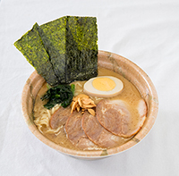 メッセの豚骨醤油ラーメン(メッセ盛り)