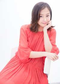 優香　撮影:川野結李歌　スタイリスト：梅山弘子 ヘアメイク：木部明美 ピアス ￥9,000／ソコ（メゾン イエナ／03-5731-8841） ハイヒール スタイリスト私物