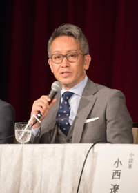 宮本亜門 撮影:川野結李歌