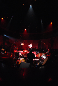 「ROLLY生誕５０周年ー前夜祭ー（2013年）」舞台写真より。撮影：土屋茂樹