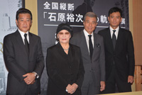 『全国縦断「石原裕次郎の軌跡」展』の記者発表会 （左から）神田正輝、石原まき子、舘ひろし、徳重聡