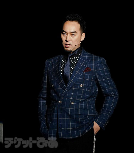 『ジャージー・ボーイズ』TEAM WHITE 舞台より 福井晶一（撮影：源賀津己）