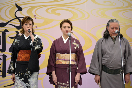 （左より）北翔海莉、雅原慶、コング桑田