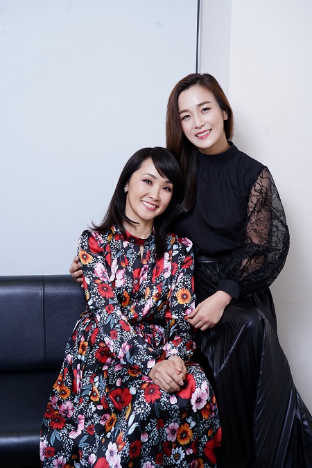 濱田めぐみ×パク・ヘナ　撮影：源賀津己