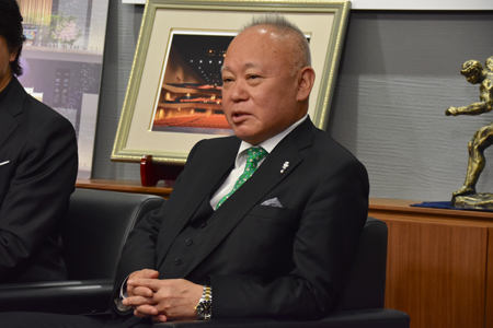 上川隆也が豊島区長を表敬訪問 手塚治虫の舞台『新 陽だまりの樹