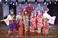 (前列)大阪☆春夏秋冬　(後列)左から、寺井竜哉、浜口望海、ドヰタイジ
