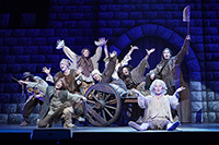 (C)ミュージカル「モンティ・パイソンのSPAMALOT」製作委員会