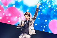井上芳雄　※ステージ写真は過去の公演です