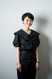 藤野可織　(C)佐山順丸