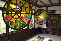 「山々を泳ぐ方舟」（部分）　アートユニット「パルナソスの池（淺井裕介・高山夏希・松井えり菜・村山悟郎）」（旧パルナッソスの休憩小屋）