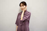 横山由依