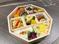 老舗料亭「なだ万」のお弁当が味わえる