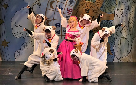 東京二期会オペラ劇場　「天国と地獄」 2019年公演より舞台写真(撮影：三枝近志)