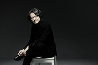 指揮、チェンバロ、プリペアドピアノ：鈴木優人（C）Marco Borggreve